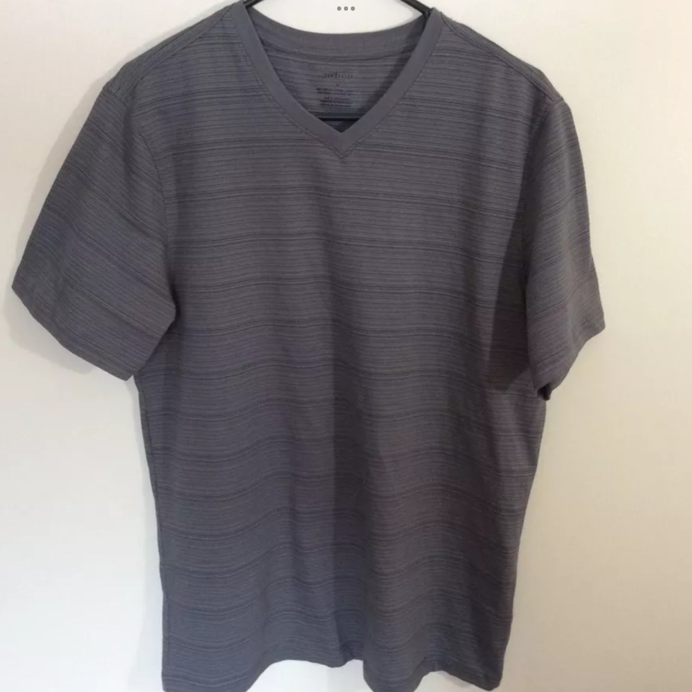 VAN HEUSEN GRAY GREY CASUAL DRESS SHIRT SOFT V NECK SHORT SLEEVE SZ MEDIUM
